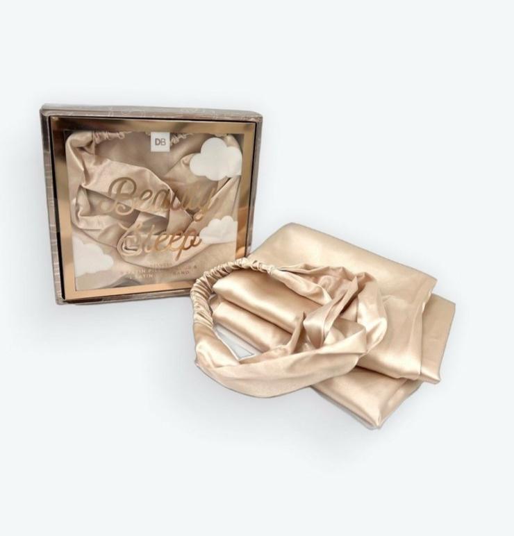 gift-hamper-for-her-travel-gift-satin-set