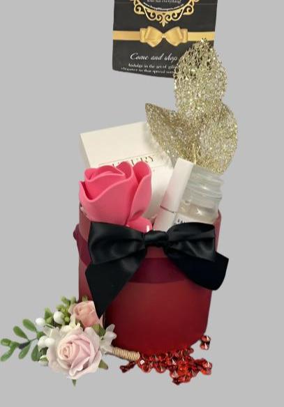 hamper-delight-gift-hampers-gifts-for-her-red-elegance