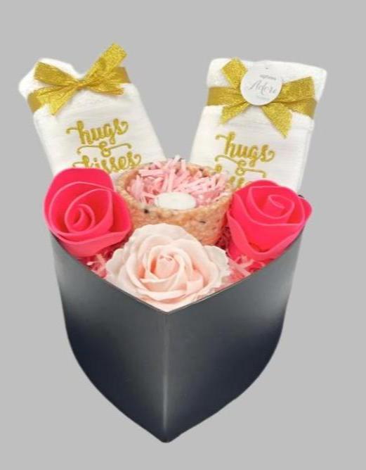 Anniversary-gift-hamper-for-her-sweet-heart-lazy-gift-hamper