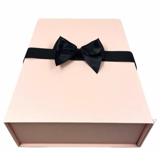 Gift-hamper-for-her-Rose-pamper-gift-Lazy-gift-hampers-box