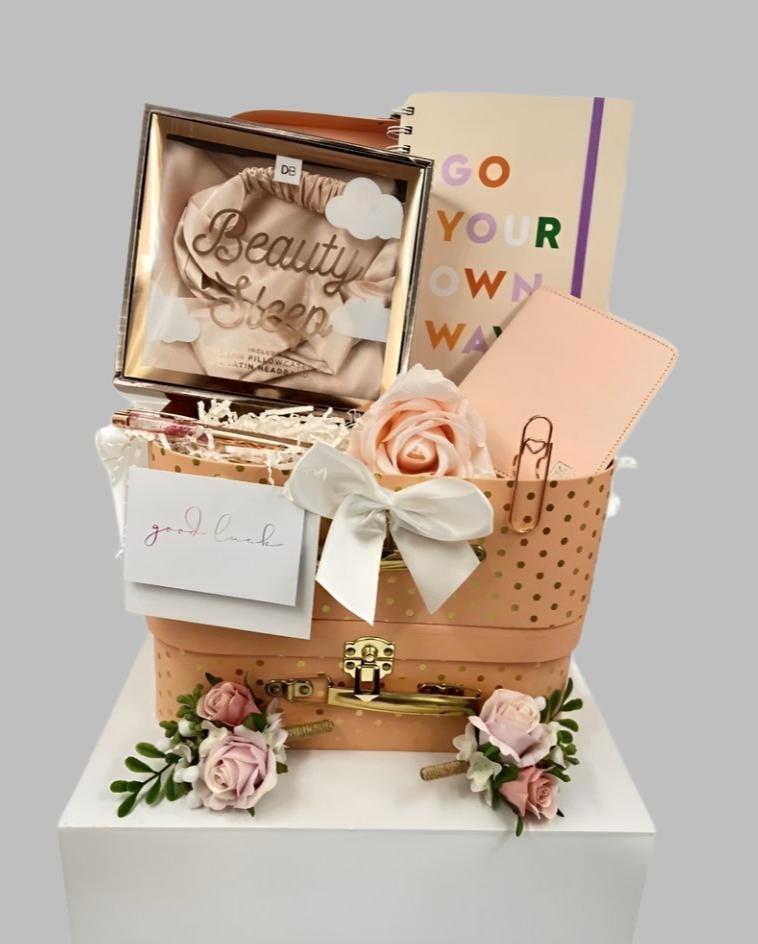 gift-hamper-for-her-travel-gift-hampers