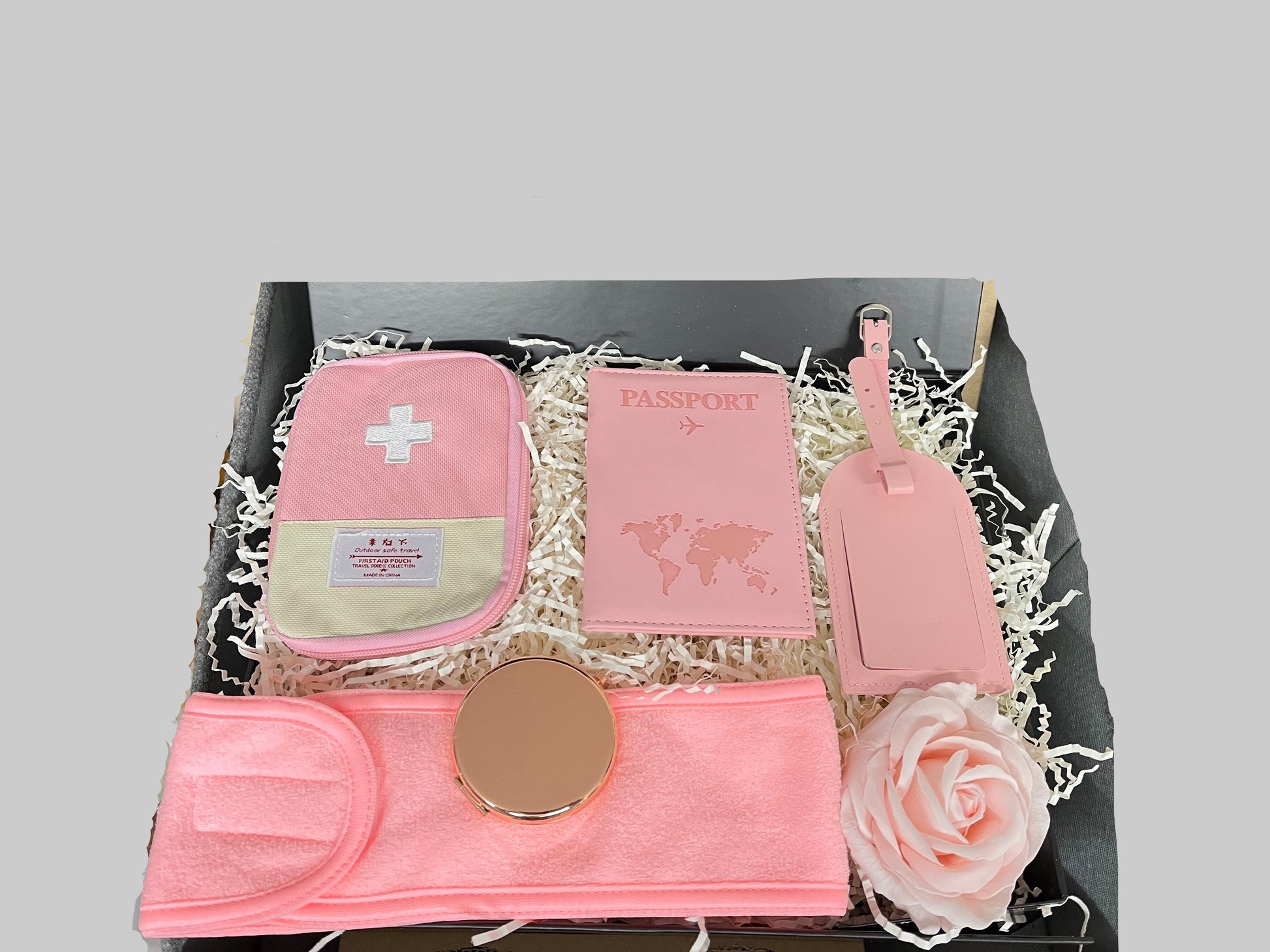 hamper-delight-gift-hampers-gifts-for-travel-in-pink-style