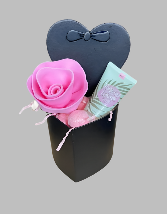 luxury-gift-hamper-for-her-heart-to-heart-gift-hamper