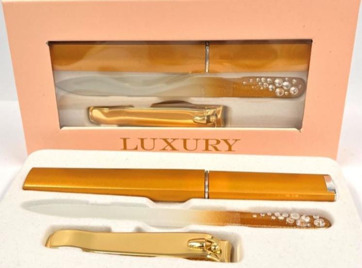 luxury-gift-hamper-for-her-manicure-kit-lazy-gift-hampers